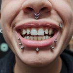 L’impact des piercings buccaux sur la santé de vos dents et gencives