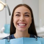 Les bienfaits de l’implant dentaire pour retrouver une dentition complète